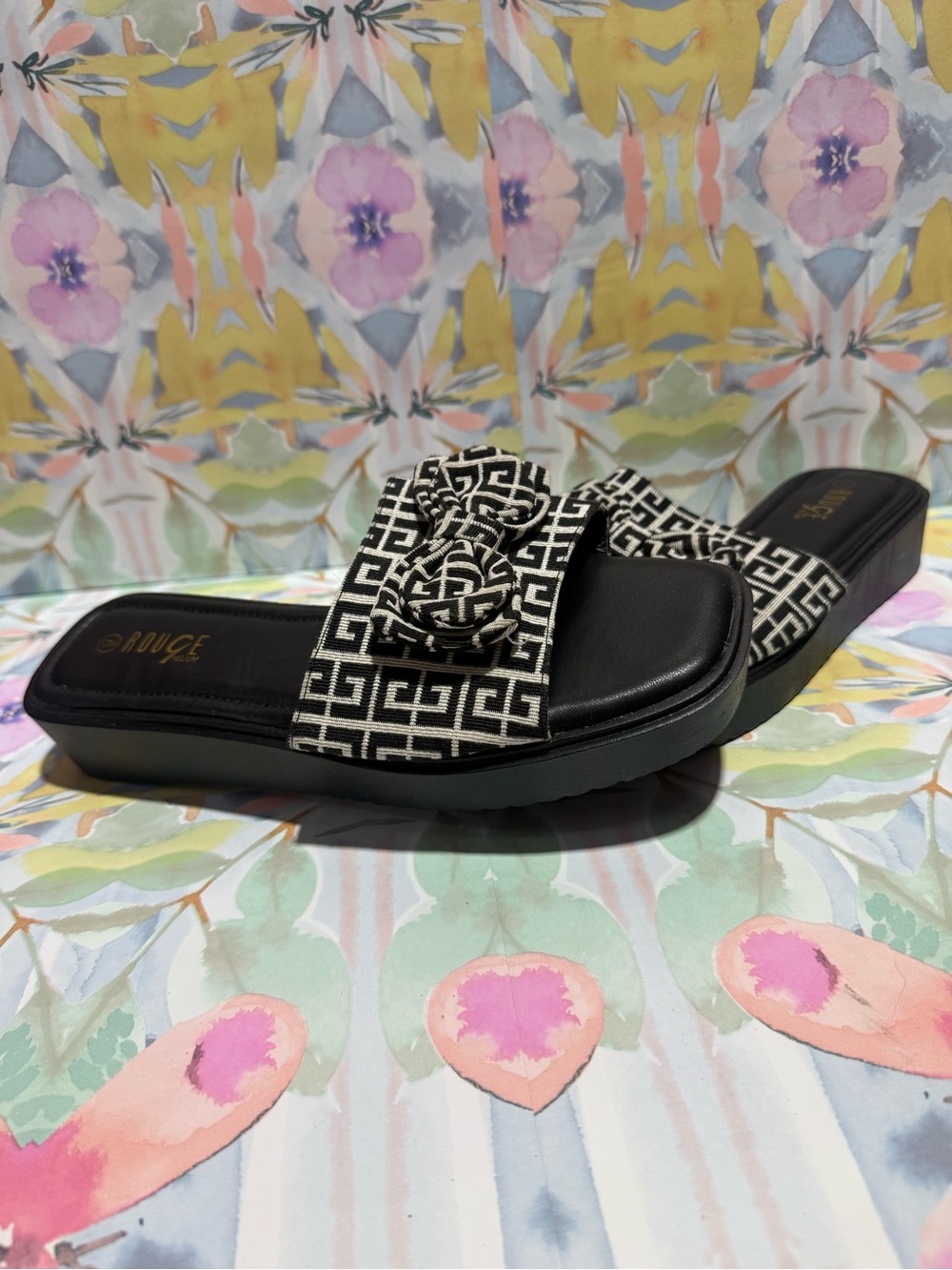 Rouge Helium Sandals Women’s Sz 9 ☀️✨